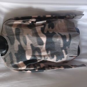 NWT Xersion Woman's Camo Print Sweatshirt Size S, Peach/grey